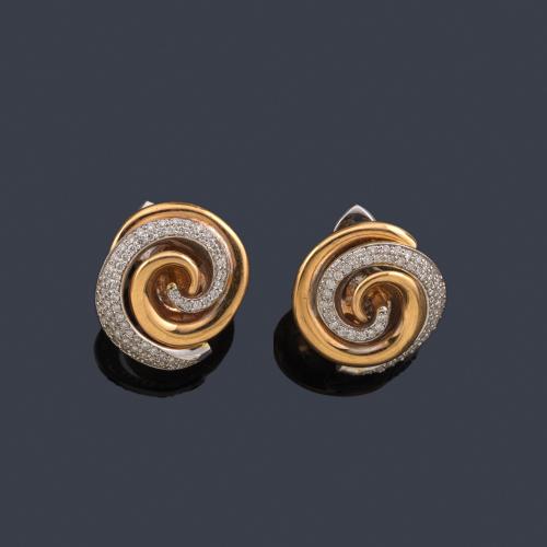 Lote 2350
Pendientes con diseño en espiral con brillantes de aprox. 2,50 ct en total en montura de oro rosa y blanco de 18K.