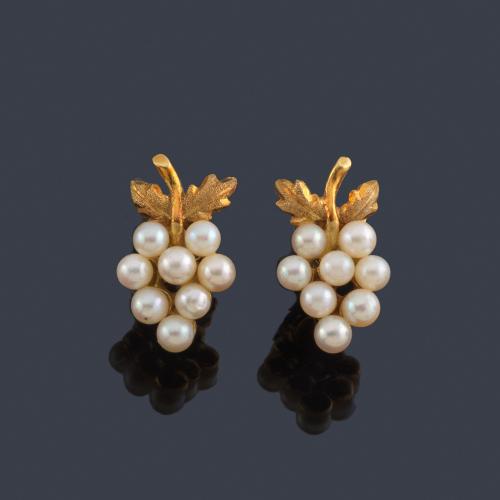  Pendientes en forma de racimo de uvas con perlas en montura de oro amarillo de 18K.