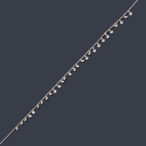  Collar con brillantes móviles de aprox. 2,02 ct en total con cadena de oro blanco de 18K.