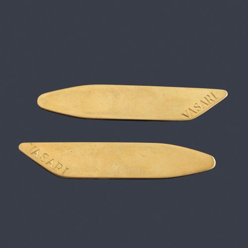 Lote 2530
VASARI
Pareja de 'ballenas' para camisas en oro amarillo de 18K.