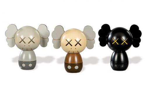 Lote 0496
KAWS - Kokeshi Doll Set of 3 (Holiday Japan)