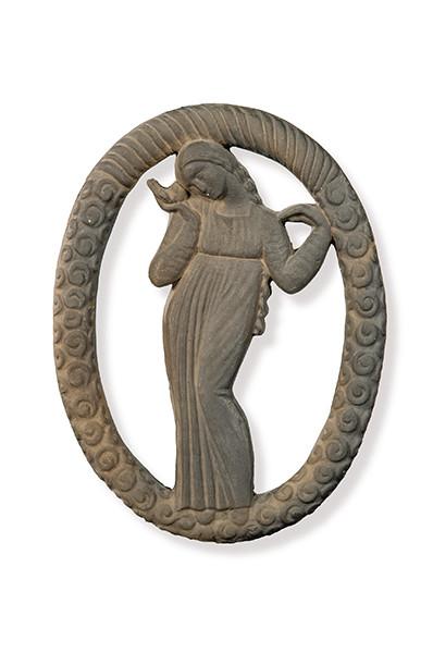  FIDEL AGUILAR - Figura femenina con pájaro dentro de una garlanda