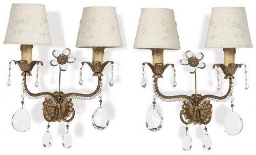 Lote 1046
Pareja de apliques de pared de hierro dorado y pandelocas de cristal.