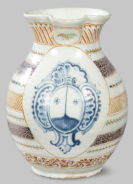 Lote 1124
Jarra serie vermiculada con anagrama de la orden del Carmelo. S. XVIII