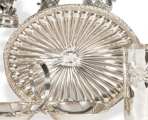  Pequeño centro de mesa de plata italiana punzonada Ley 925.
Con decoración gallonada.