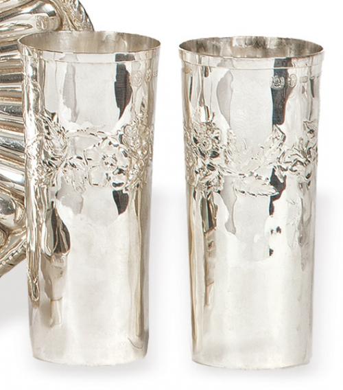  Pareja de vasos altos de plata italiana punzonada Ley 925 de Brandimarte di Guscelli & Passeri, Florencia último tercio S. XX.