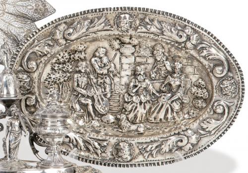  Bandeja oval de plata española punzonada Collar y fiel contraste de G. Muñoz, Madrid ff. S. XIX.