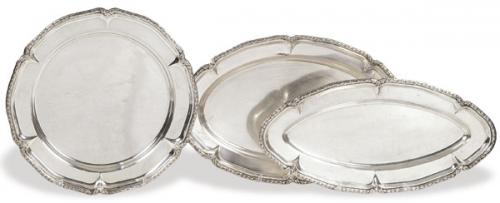  Juego de tres fuentes de servir de plata española punzonada 1ª Ley con marcas comerciales de J. Pérez Fernández.