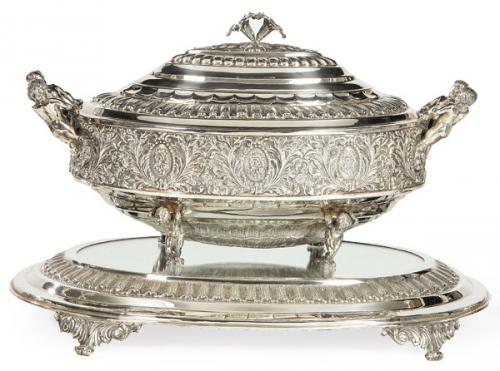  Sopera con sourtout de plata española punzonada 1ª Ley de Pasgorcy.