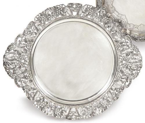  Bandeja circular de plata española punzonada 1ª Ley.