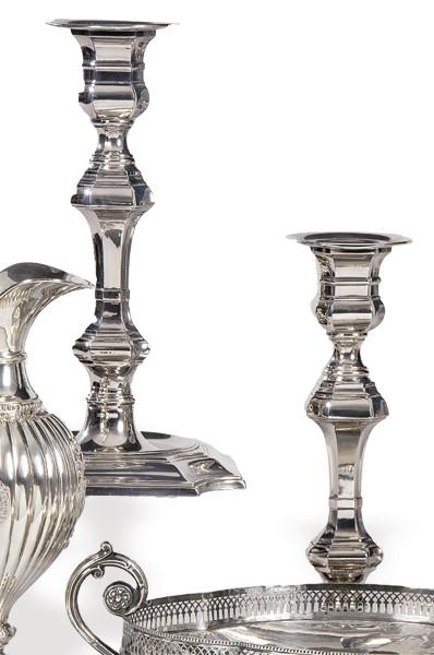  Pareja de candeleros de plata española punzonada 1ª Ley de Durán.