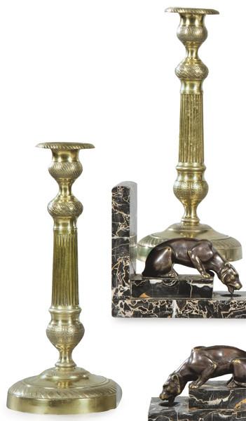  Pareja de candeleros Carlos X de bronce dorado, Francia pp. S. XIX.