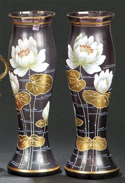  Pareaja de jarrones modernistas de cristal morado esmaltados y dorados al fuego franceses
