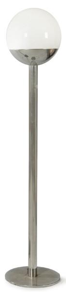  Pia Guidetti Crippa para Luci
Lámpara de pie Balloon Modelo P428, con estructura en latón cromado y acero inoxidable, difusor en cristal opal blanco, equipado con tres portalámparas E 27
Italia, años 60