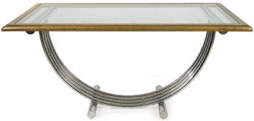  Mesa de comedor con tapa rectangular de cristal en un marco en madera de nogal moldurado, sobre estructura en forma semicircular formada por tubos de metal cromado.
Años 70