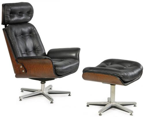  Sillón reclinable y reposapiés en madera de raíz de arce laminada y curvada, con tapicería capitoné de cuero negro. 