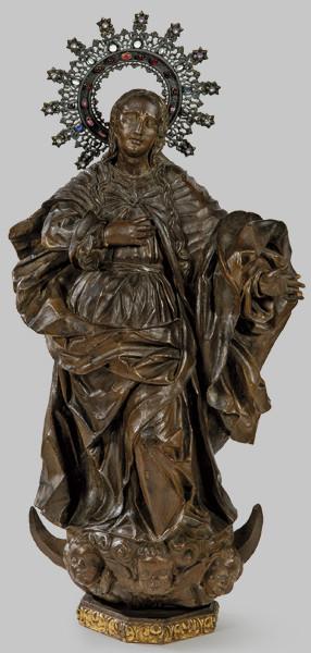 Lote 1382
Escuela Castellana S. XVII
"Inmaculada"
Talla de madera de nogal en su color