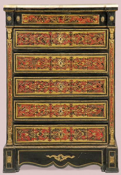  Semanier Napoleón III, estilo Luis XVI en madera ebonizada, con decoración tipo Boulle con fondo de placas de carey y embutidos de latón. Con aplicaciones de bronce y tapa de mármol. Francia, segunda mitad S. XIX