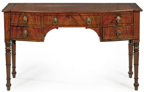  Sideboard regencia en madera de caoba y palma de caoba, con el frente curvo, con dos cajones cortos a los lados de uno central largo, sobre patas torneadas. Tiradores de latón. Inglaterra, S. XIX