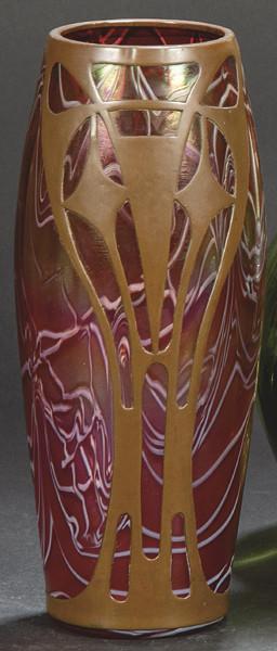  Jarrón Art Nouveau de cristal rosa con montura metálica, Francia h. 1900.