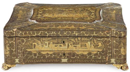  Caja costurero filipino de madera lacada y dorada S. XIX.