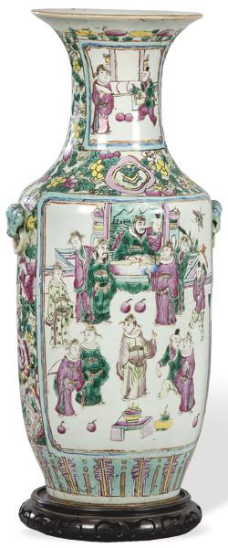  Jarrón de porcelana china con esmaltes de la polícromos, Dinastía Qing ff. S. XIX.