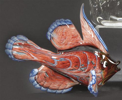  "Pez" de cristal de Murano con final de las aletas azules.