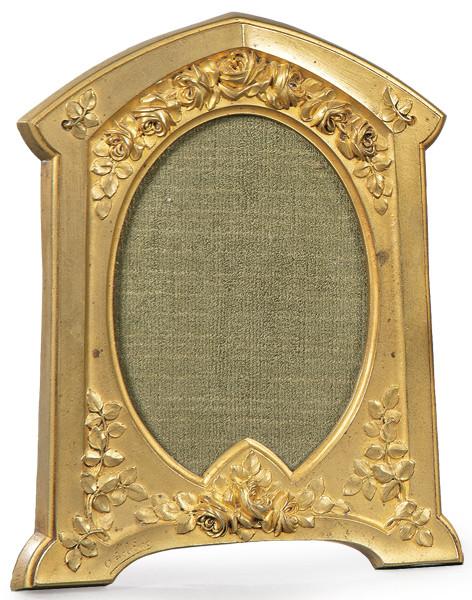  Portaretratos de bronce dorado modernista. Firmado O. Lelievre. Francia, hacia 1910.