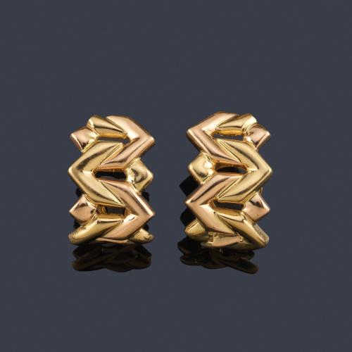 Lote 2188
VASARI
Pendientes con diseño geométrico en montura de oro amarillo de 18K.