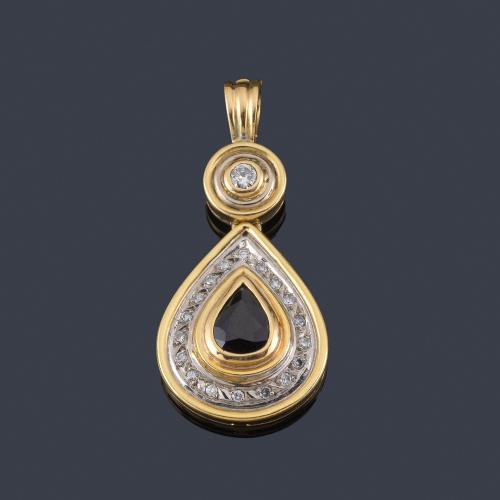 Colgante con zafiro talla perilla de aprox. 1,80 ct y brillantes de aprox. 0,80 ct en total.