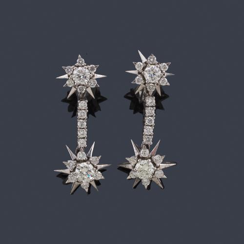  Pendientes largos con brillantes de aprox. 2,50 ct en total.