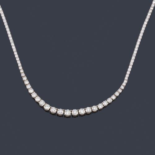  Collar rivière con brillantes de aprox. 23,65 ct en total en disminución de tamaño.
