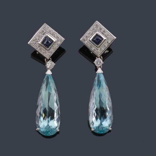  Pendientes largos con pareja de aguamarinas talla perilla de aprox. 24,27 ct con brillantes de aprox. 0,50 ct en total.