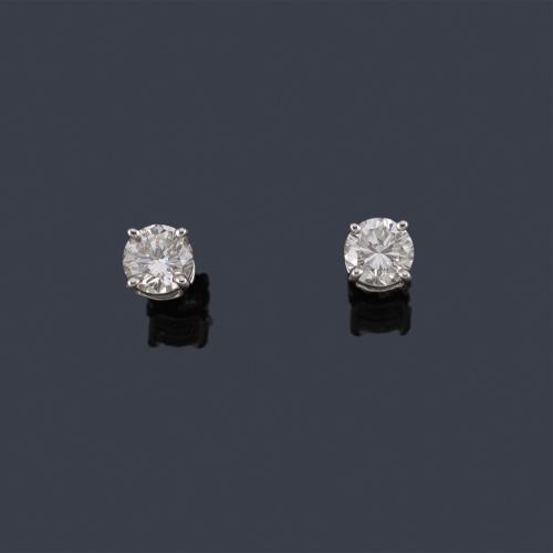  Dormilonas con pareja de brillantes de aprox. 0,92 ct en total en montura de oro blanco de 18K.