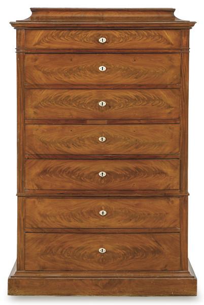  Cómoda alta Biedermeier en madera de caoba y palma de caoba Austria, segundo cuarto S. XIX