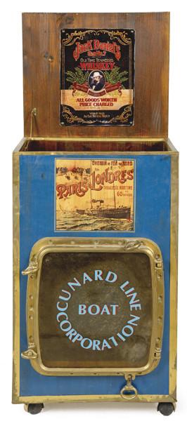  Mueble bar de madera con impresión en la tapa del logo de la marca de tabacos "Player´s navy cut" h. 1970.