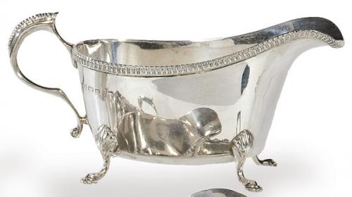  Salsera de plata inglesa punzonada Ley Sterling con marca de orfebre frustra de Birmingham 1862.