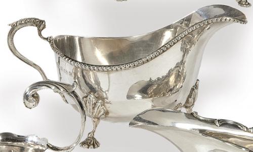  Salsera de plata inglesa punzonada Ley Sterling de Boodle & Dunthorne, Londres 1807.