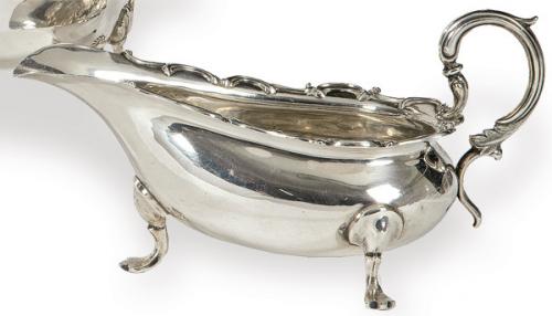  Salsera de plata inglesa punzonada Ley Sterling posiblemente de Collingwood and Sons, Londres 1900.