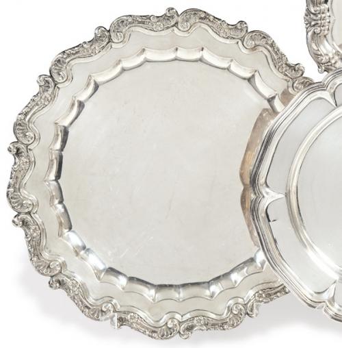  Bandeja circular de plata española punzonada 1ª Ley de Montejo con marcas comerciales de la Joyería Agruña.
