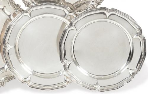  Juego de dos fuentes circulares de servir de plata española punzonada 1ª Ley de Espuñes.