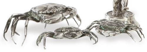  Tres especieros de mesa en forma de cangrejo, de plata española punzonada 1ª Ley de López.
