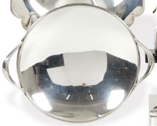  Salvilla circular de plata española punzonada 1ª Ley.
Con dos asas.