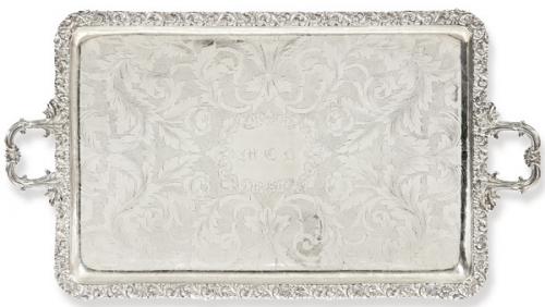 Lote 1197
Bandeja rectangular con dos asas, de plata española punzonada de Juan Sellán Madrid Villa y Corte 1853.