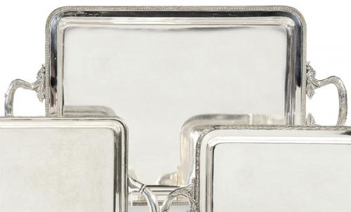  Bandeja rectangular de dos asas de plata española punzonada Ley 916 de Dionísio García con marca comercial de M. Vidal pp. S. XX.