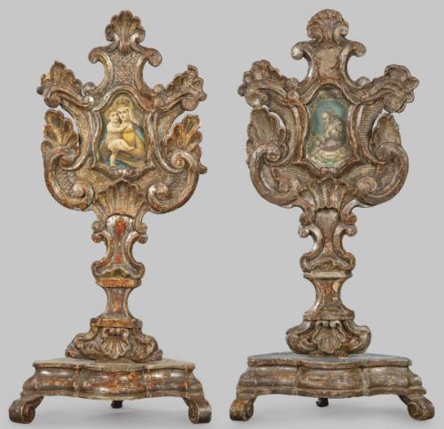 Lote 1261-A
Pareja de sacras de madera tallada, corleada, dorada y policromada, España S. XVIII.