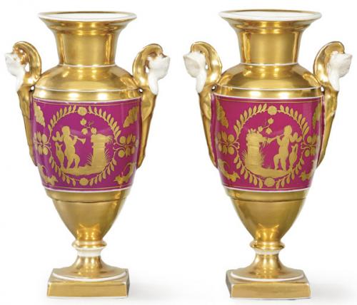  Pareja de jarrones en porcelana esmaltada y dorada Viejo París, con decoración clásica. Francia, finales S. XIX
