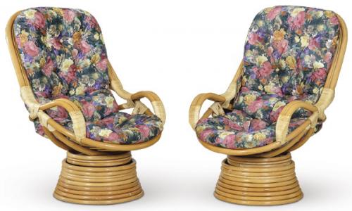  Pareja de butacas reclinables y giratorias en bambú, con cojines tapizados.
Años 50
