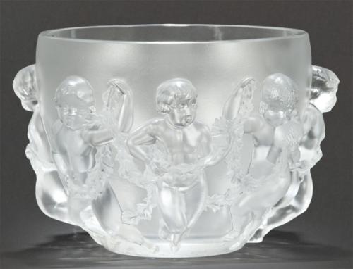  Vaso Luxemburgo de cristal opalescente de Lalique con niños danzando en relieve segunda mitad S. XX.