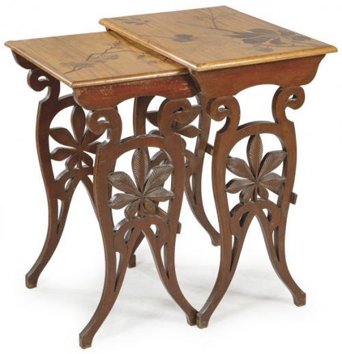  Émile Gallé (1846-1904) atribuidas
Dos mesas nido en madera de nogal